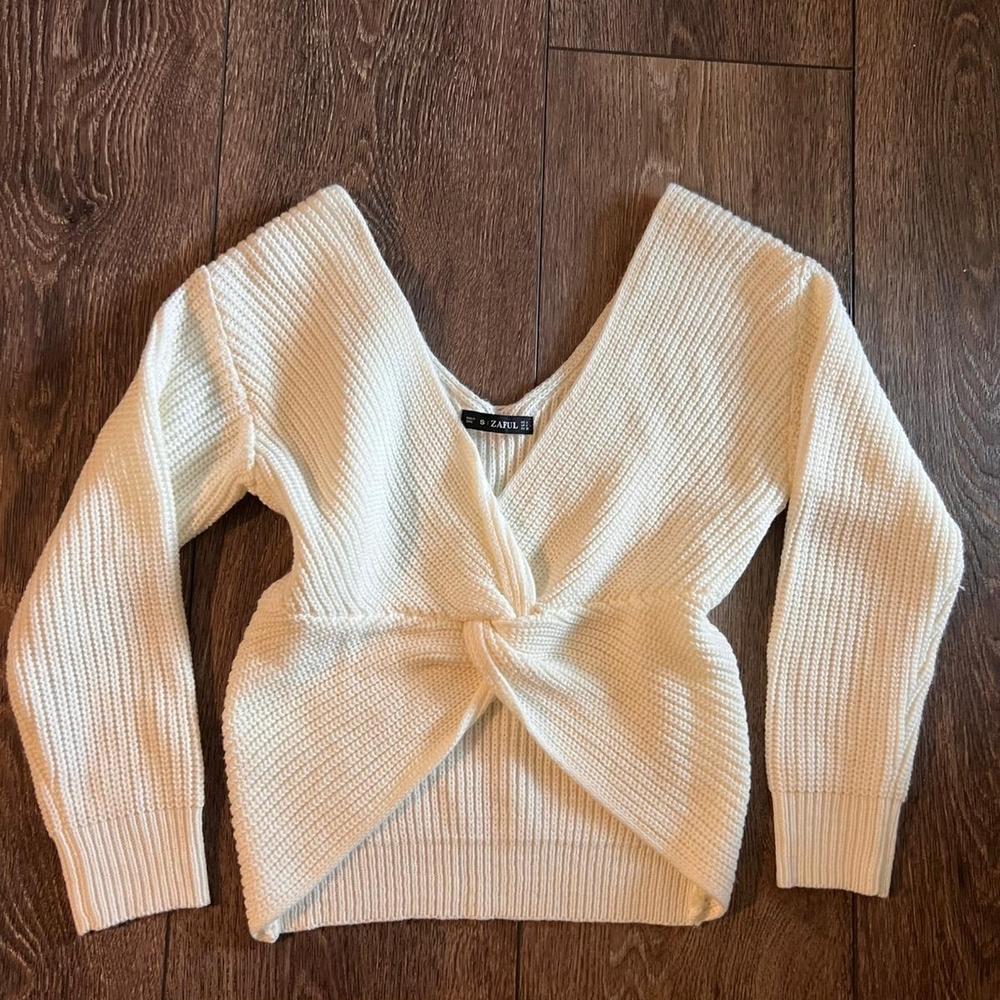 Zaful Cream V-Neck Twist-Front Sweater